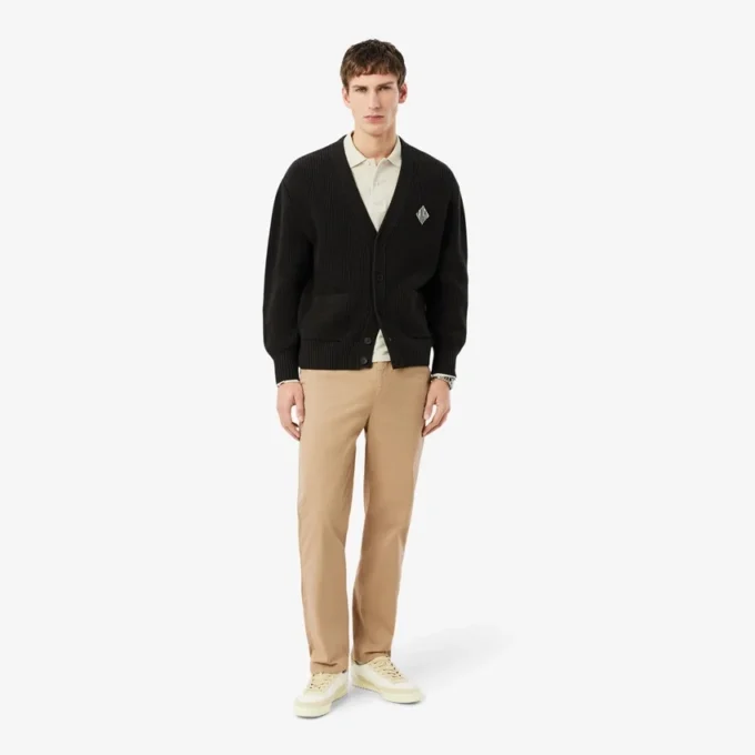Pantalon chino en sergé de coton, coupe classique Pantalon chino en sergé de coton, coupe classique