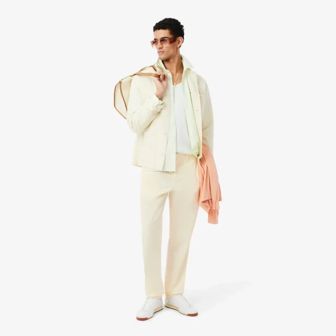 Pantalon chino en sergé de coton, coupe classique Pantalon chino en sergé de coton, coupe classique