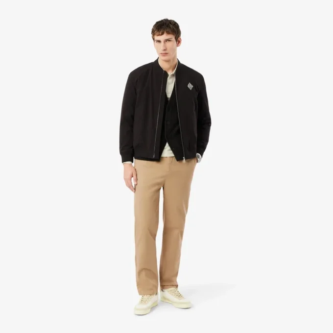 Pantalon chino en sergé de coton, coupe classique Pantalon chino en sergé de coton, coupe classique
