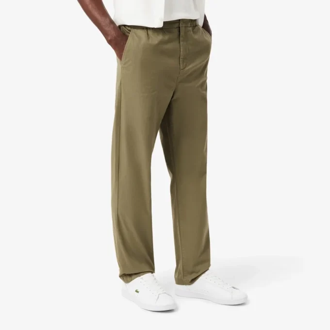 Pantalon chino en sergé de coton, coupe classique Pantalon chino en sergé de coton, coupe classique