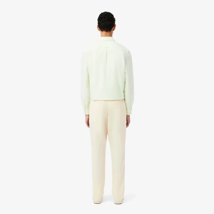 Pantalon chino en sergé de coton, coupe classique Pantalon chino en sergé de coton, coupe classique