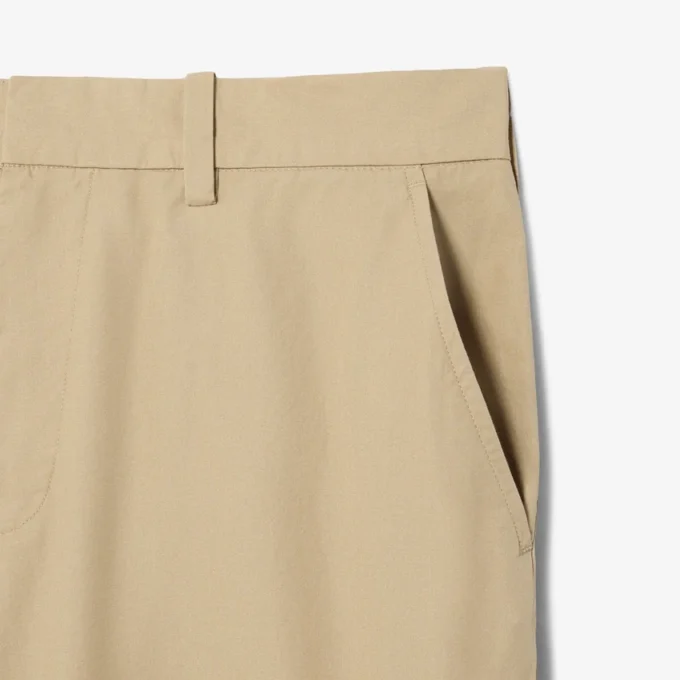 Pantalon chino en sergé de coton, coupe classique Pantalon chino en sergé de coton, coupe classique