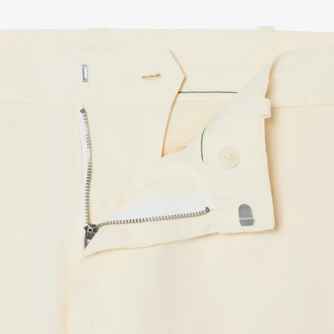 Pantalon chino en sergé de coton, coupe classique Pantalon chino en sergé de coton, coupe classique
