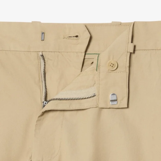 Pantalon chino en sergé de coton, coupe classique Pantalon chino en sergé de coton, coupe classique