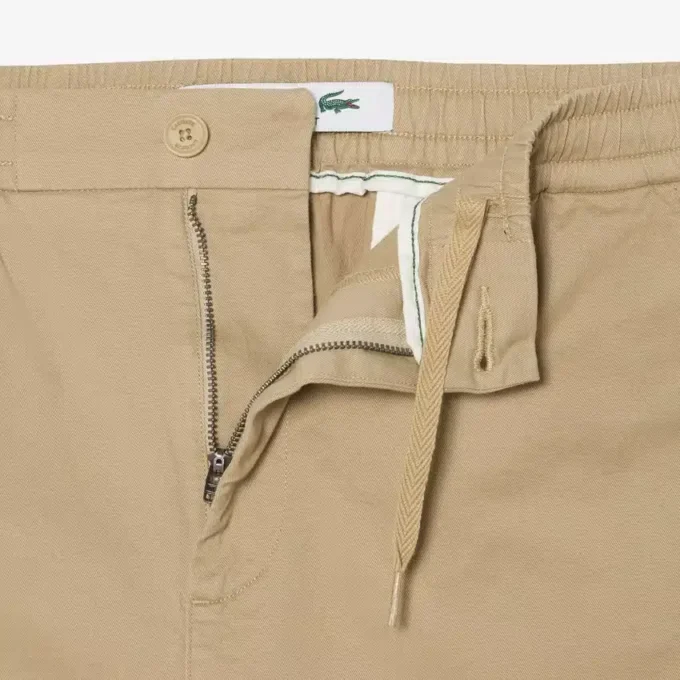 Pantalon chino en sergé de coton, coupe classique Pantalon chino en sergé de coton, coupe classique