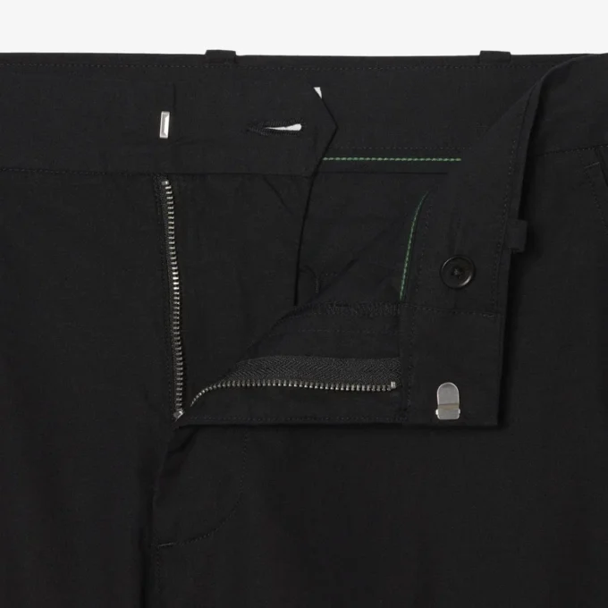 Pantalon chino en sergé de coton, coupe classique Pantalon chino en sergé de coton, coupe classique