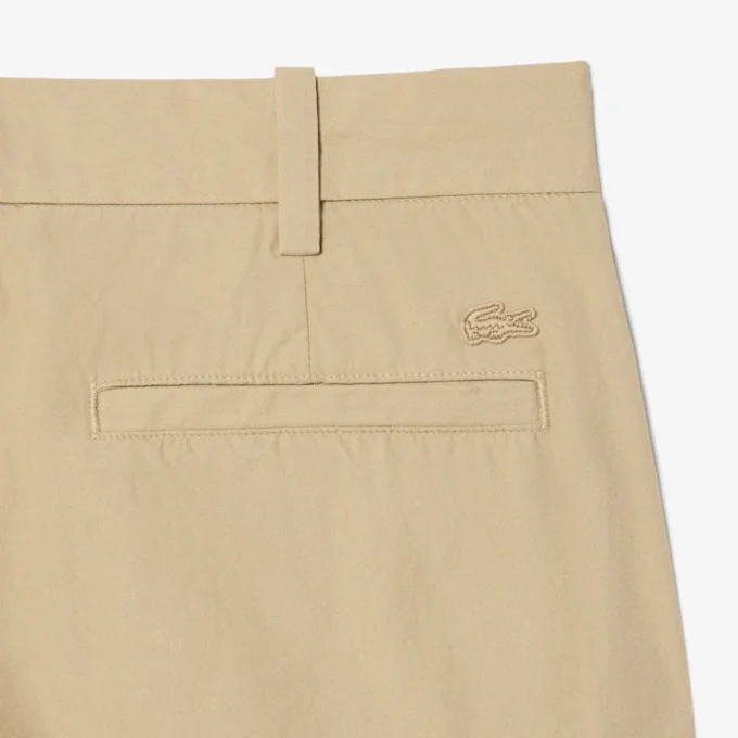 Pantalon chino en sergé de coton, coupe classique Pantalon chino en sergé de coton, coupe classique