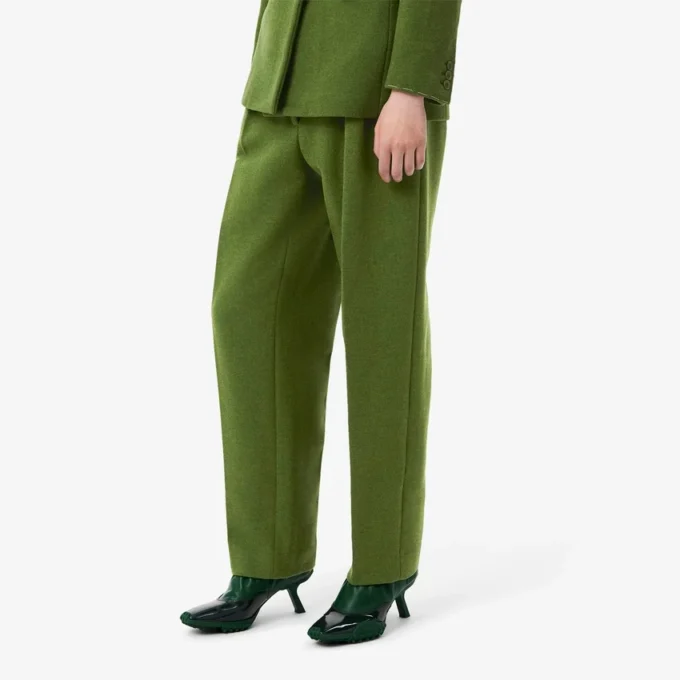 Pantalon droit sur mesure en laine flammée de la collection Runway Pantalon droit sur mesure en laine flammée de la collection Runway