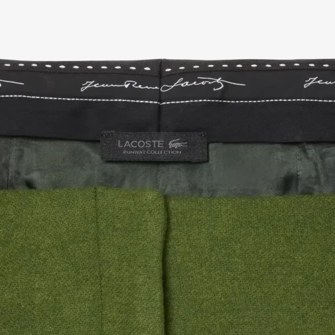 Pantalon droit sur mesure en laine flammée de la collection Runway Pantalon droit sur mesure en laine flammée de la collection Runway