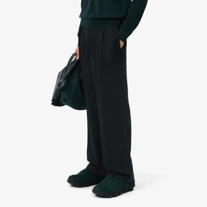 Pantalon satiné ajusté de la collection Runway