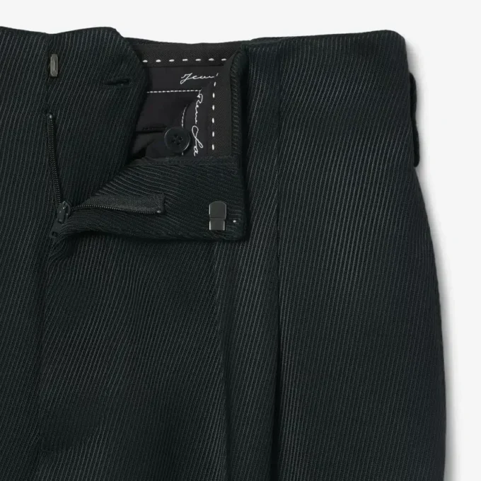 Pantalon satiné ajusté de la collection Runway