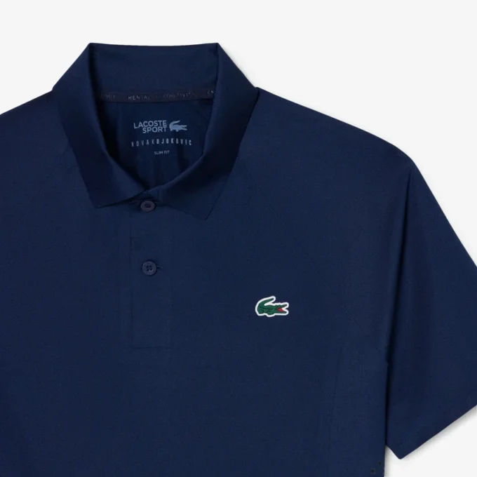 Polo Lacoste Tennis X Novak Djokovic sur le court Polo Lacoste Tennis X Novak Djokovic sur le court
