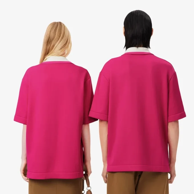 Polo oversize en satin rehaussé d’un badge Runway Polo oversize en satin rehaussé d’un badge Runway