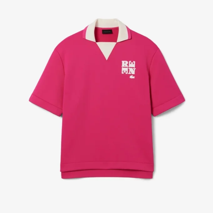 Polo oversize en satin rehaussé d’un badge Runway Polo oversize en satin rehaussé d’un badge Runway