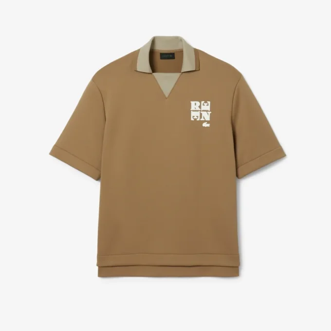 Polo oversize en satin rehaussé d’un badge Runway Polo oversize en satin rehaussé d’un badge Runway