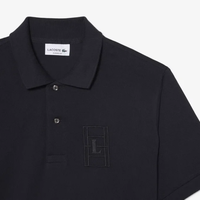 Polos Petit Piqué à la coupe classique avec détails brodés Polos Petit Piqué à la coupe classique avec détails brodés
