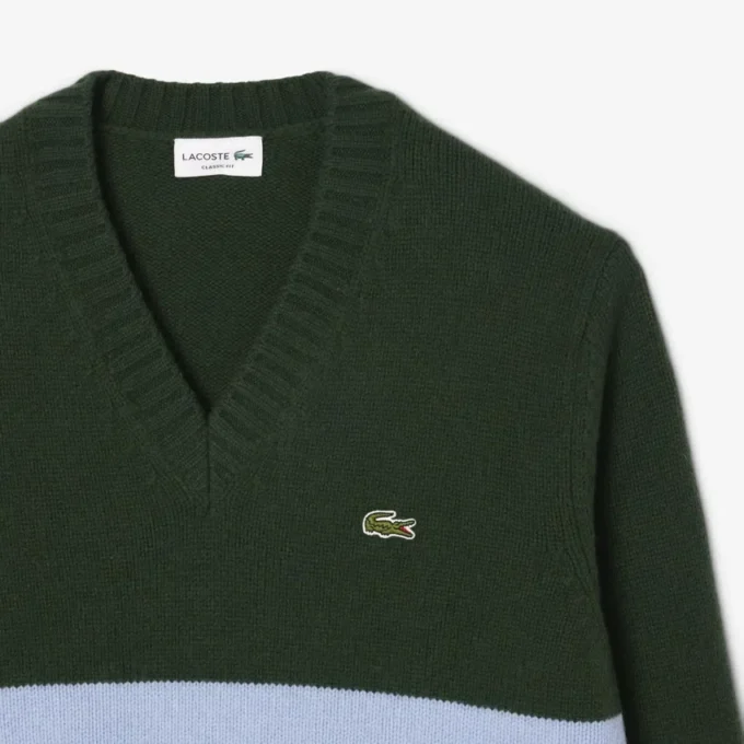 Pull à col en V en laine rayé pour homme