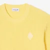 Pull orné d&rsquo;un badge en maille côtelée perlé