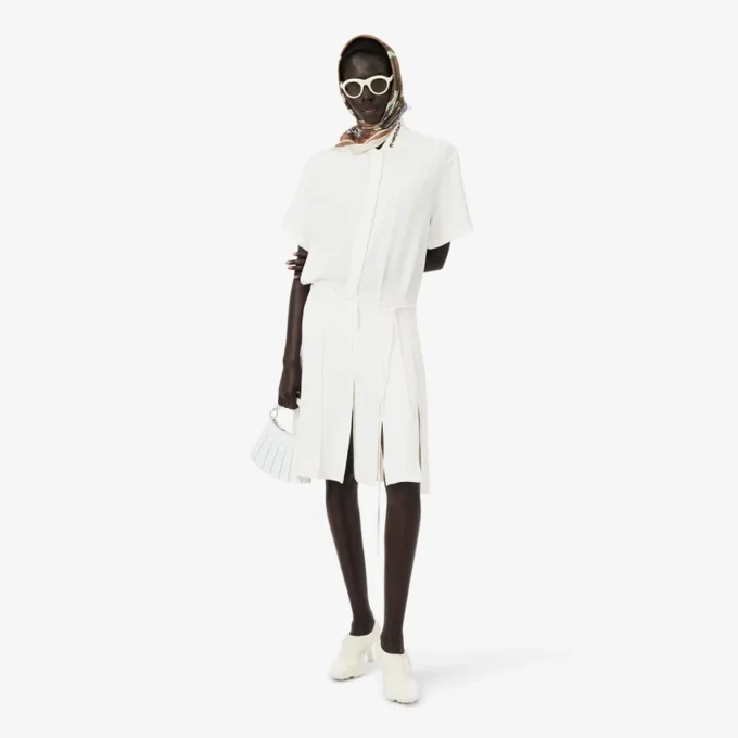 Robe polo plissée avec détails brodés Runway Robe polo plissée avec détails brodés Runway