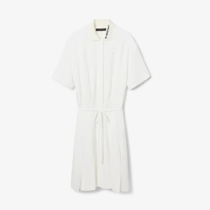 Robe polo plissée avec détails brodés Runway Robe polo plissée avec détails brodés Runway