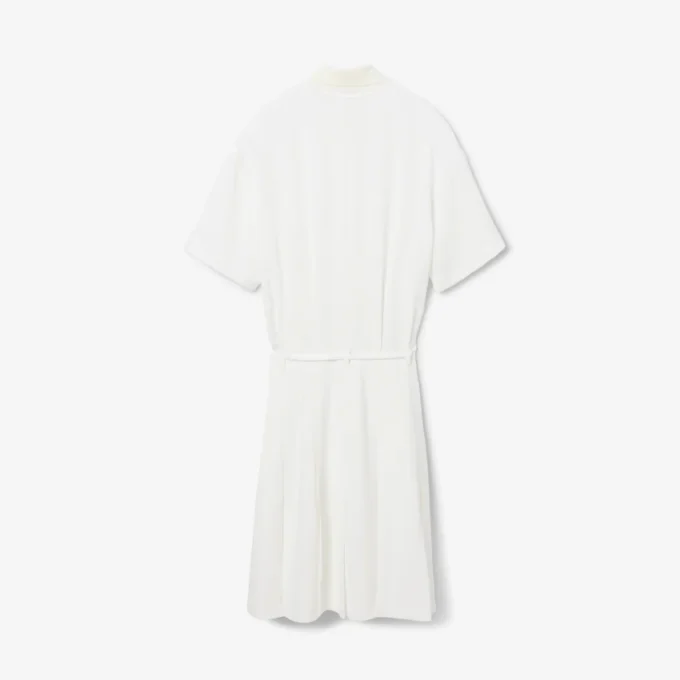 Robe polo plissée avec détails brodés Runway Robe polo plissée avec détails brodés Runway