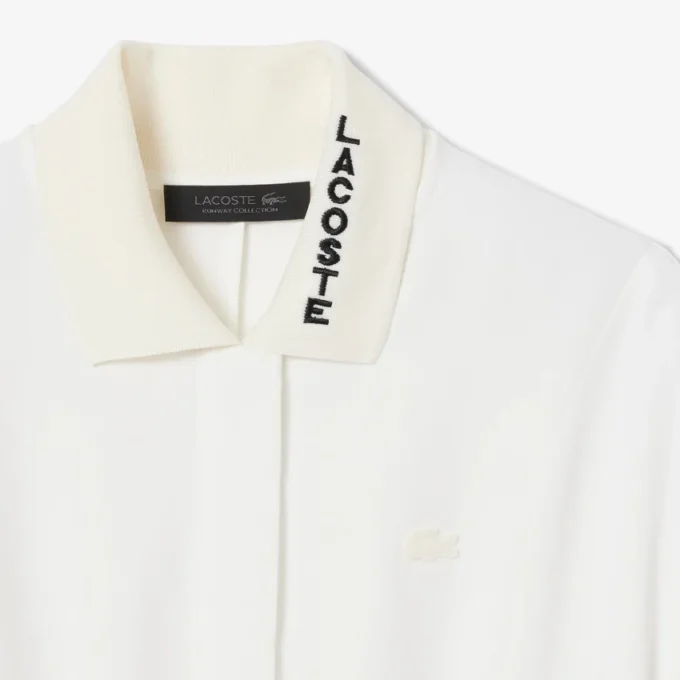 Robe polo plissée avec détails brodés Runway Robe polo plissée avec détails brodés Runway