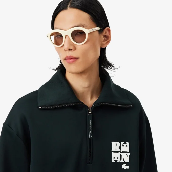 Sweats à col montant et fermeture éclair avec badge, inspirés des défilés