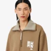Sweats à col montant et fermeture éclair avec badge, inspirés des défilés