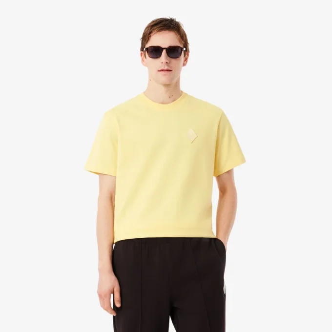 T-shirt coupe classique avec badge imposant