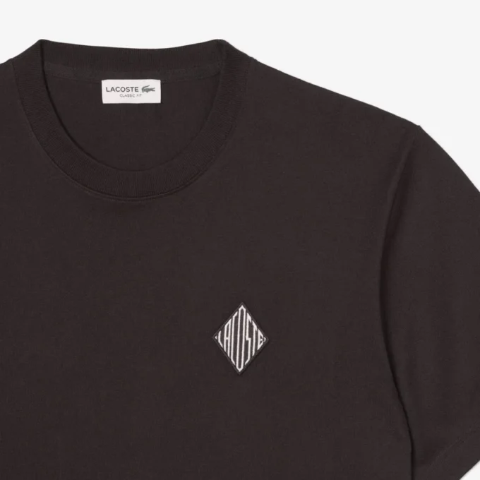 T-shirt coupe classique avec badge imposant