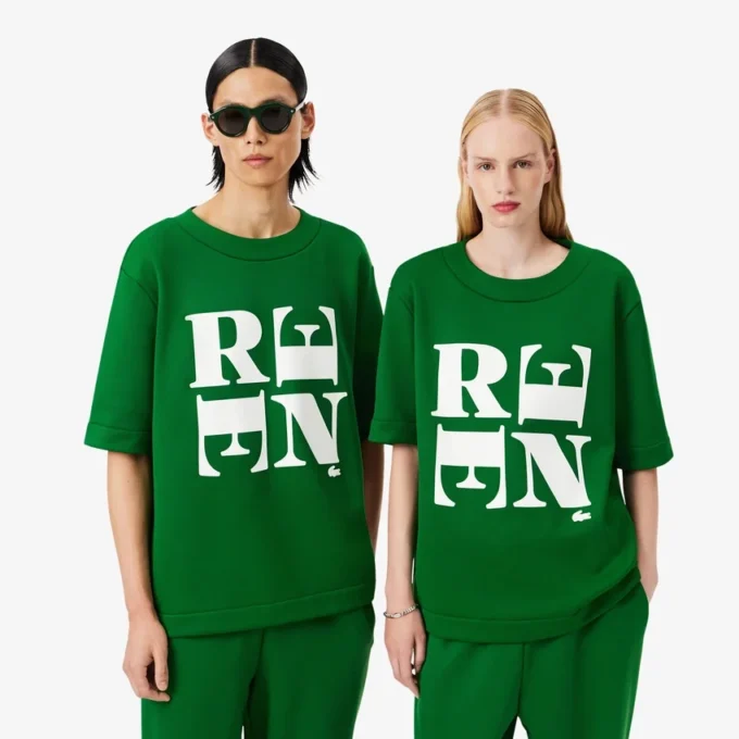 T-shirt graphique en satin Runway