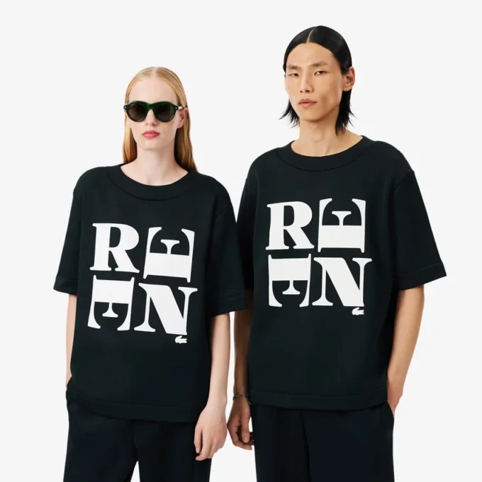T-shirt graphique en satin Runway