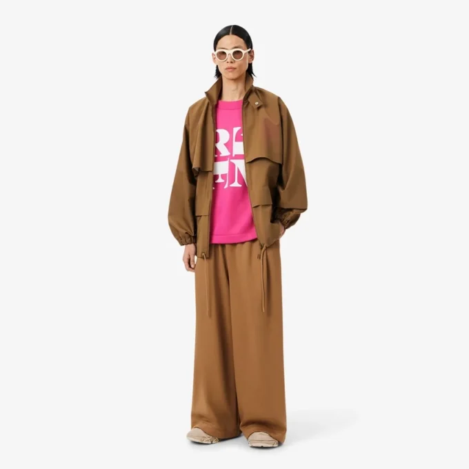T-shirt graphique en satin Runway
