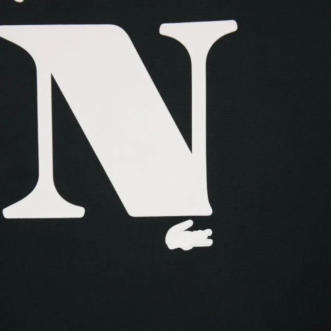 T-shirt graphique en satin Runway