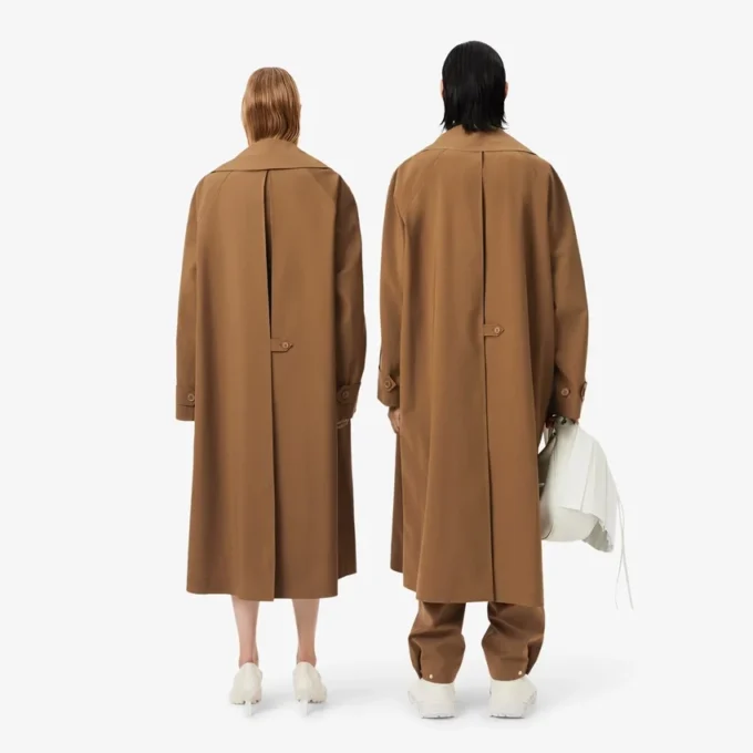 Trench-coat en laine mélangée vu sur les podiums Trench-coat en laine mélangée vu sur les podiums