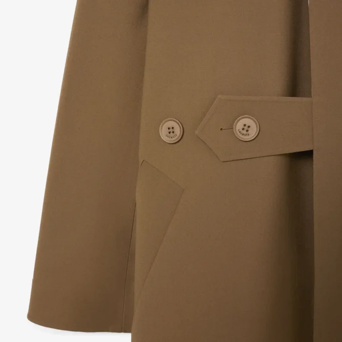Trench-coat en laine mélangée vu sur les podiums Trench-coat en laine mélangée vu sur les podiums